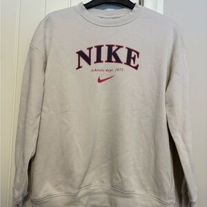Vintage Nike Women’s Off-White Crewneck Sweater